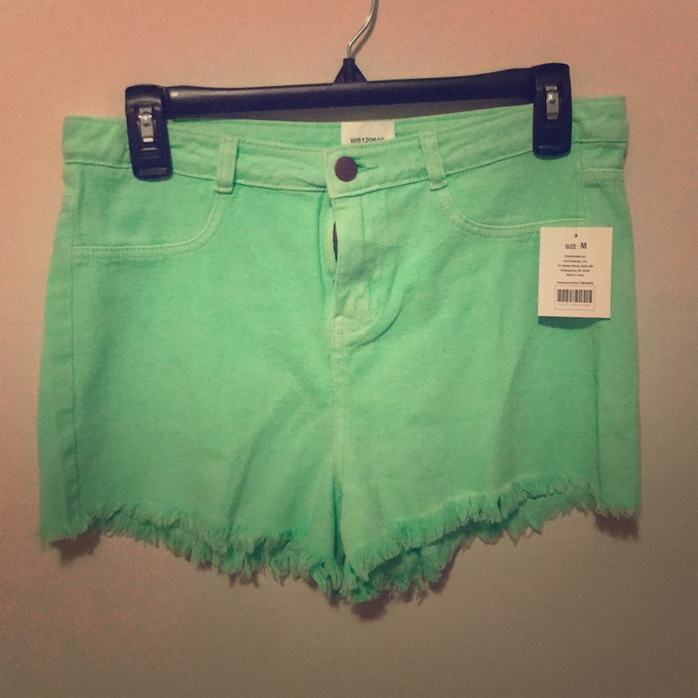 Bright green shorts! 💚